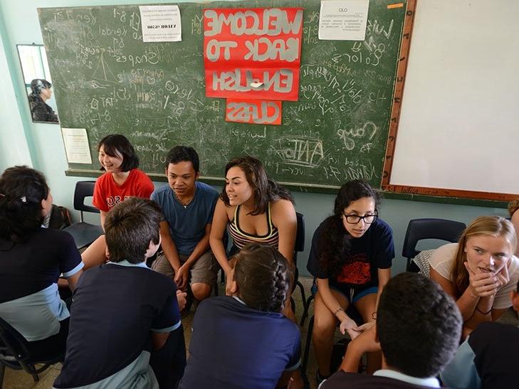 pitzer students teach english class in Costa Rica